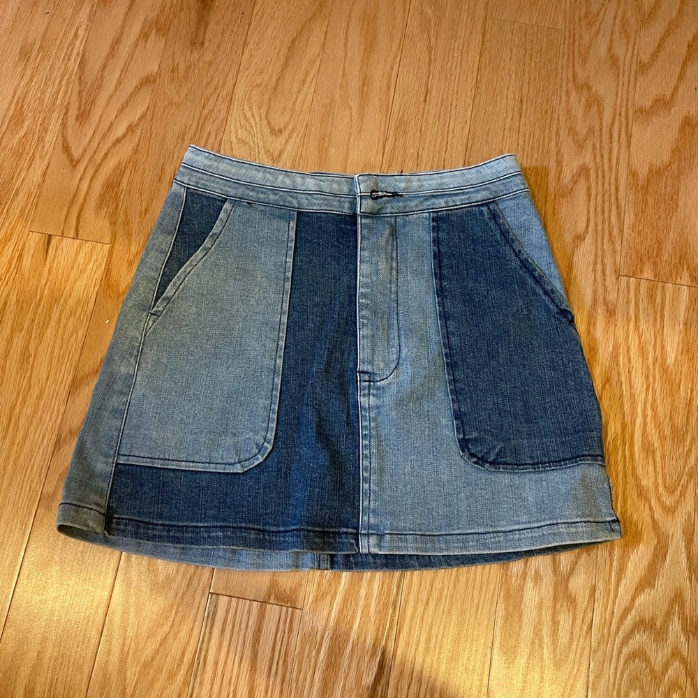 Signature8 Mini denim jean skirt; great condition; tiled jean pattern